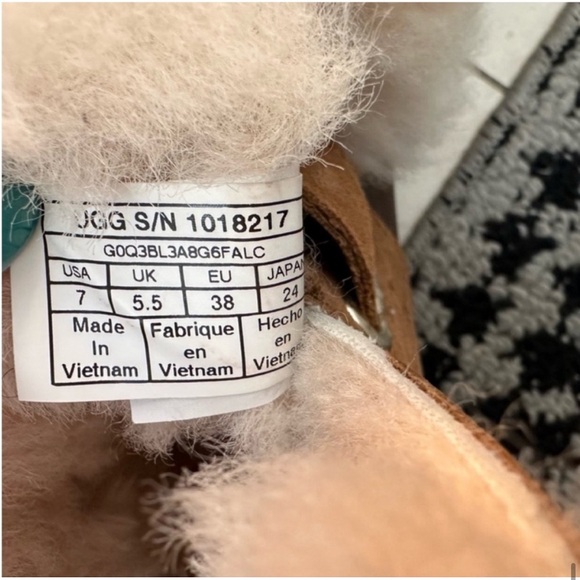 UGG boots - Picture 11 of 12